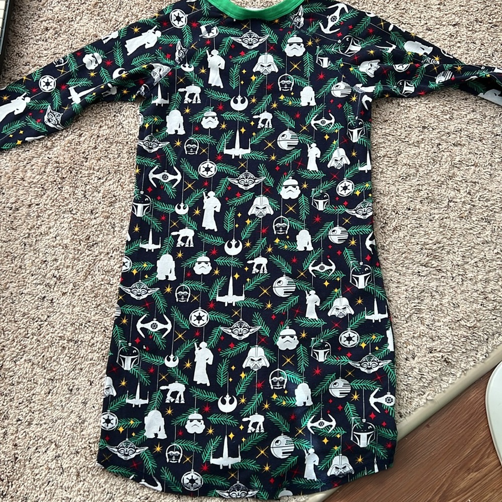 Hanna Andersson Women’s Nightgown- Star Wars Holiday Print size XS - Picture 4 of 5